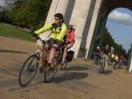 Auto news - London bicycle hire begins